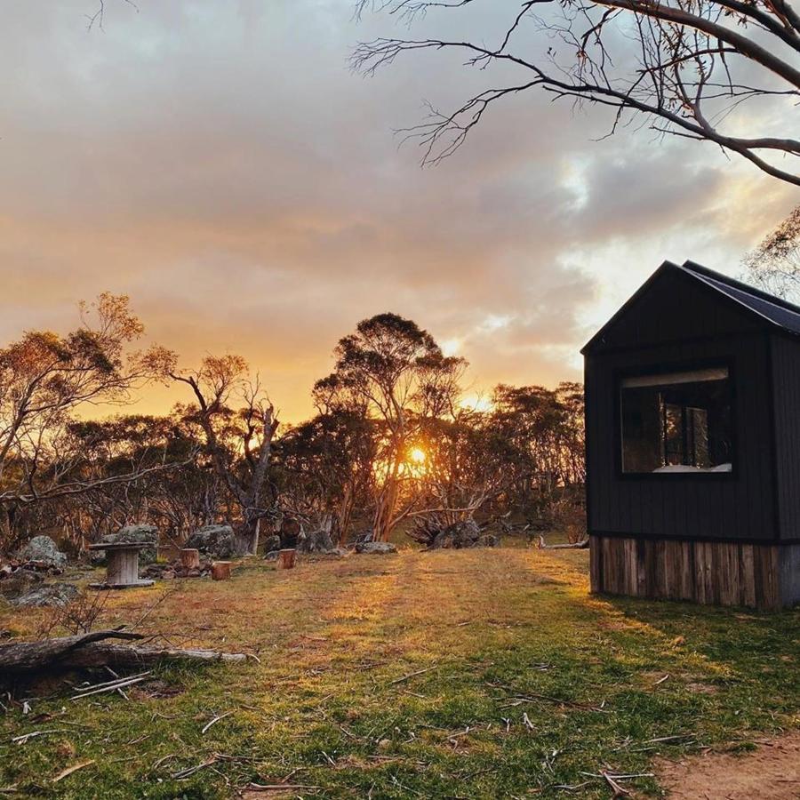 Big Yard Escapes - Two Off-Grid Tiny Houses On The Mowamba River Jindabyne Eksteriør billede
