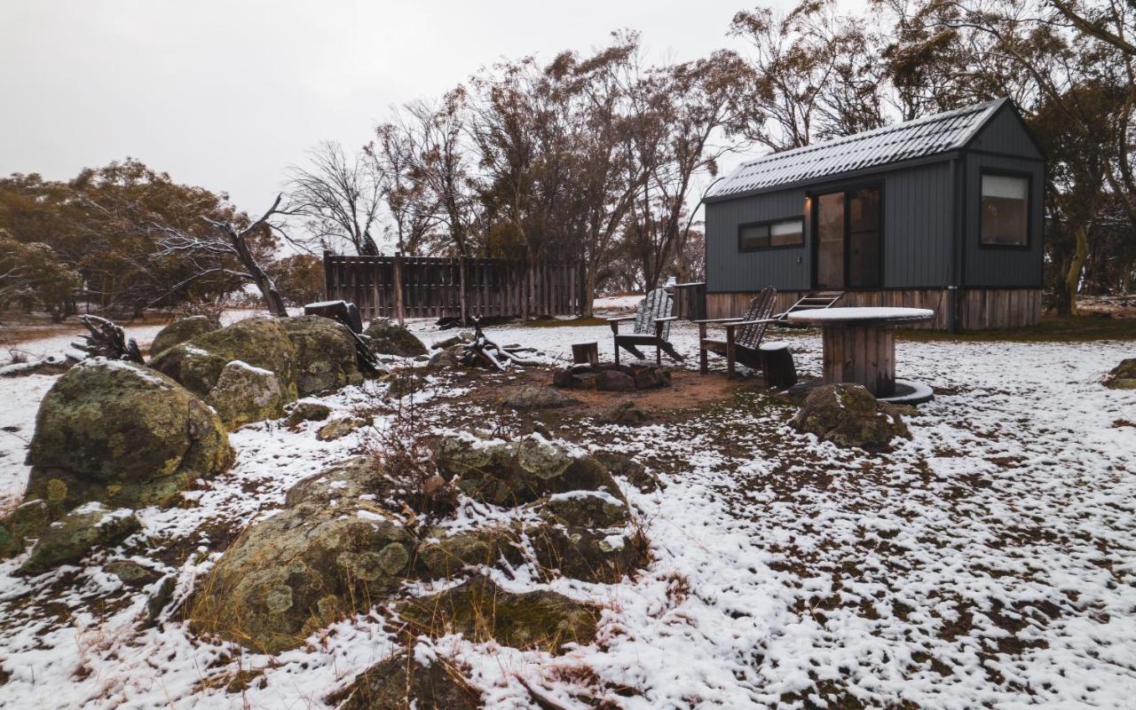 Big Yard Escapes - Two Off-Grid Tiny Houses On The Mowamba River Jindabyne Eksteriør billede