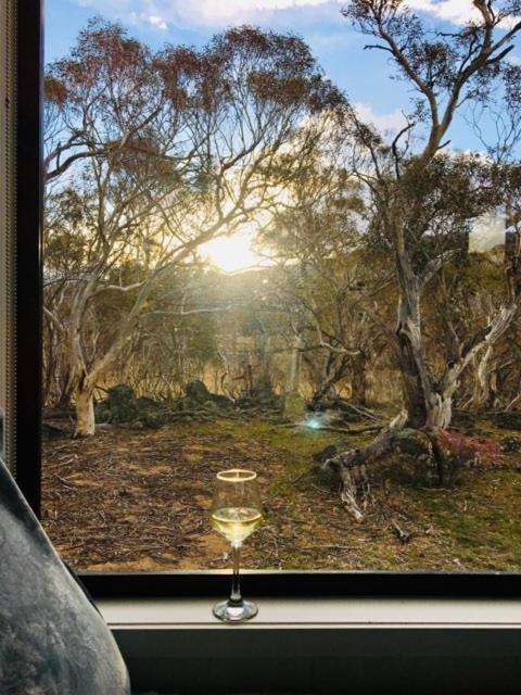 Big Yard Escapes - Two Off-Grid Tiny Houses On The Mowamba River Jindabyne Eksteriør billede