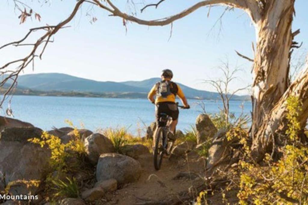 Big Yard Escapes - Two Off-Grid Tiny Houses On The Mowamba River Jindabyne Eksteriør billede