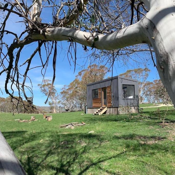 Big Yard Escapes - Two Off-Grid Tiny Houses On The Mowamba River Jindabyne Eksteriør billede