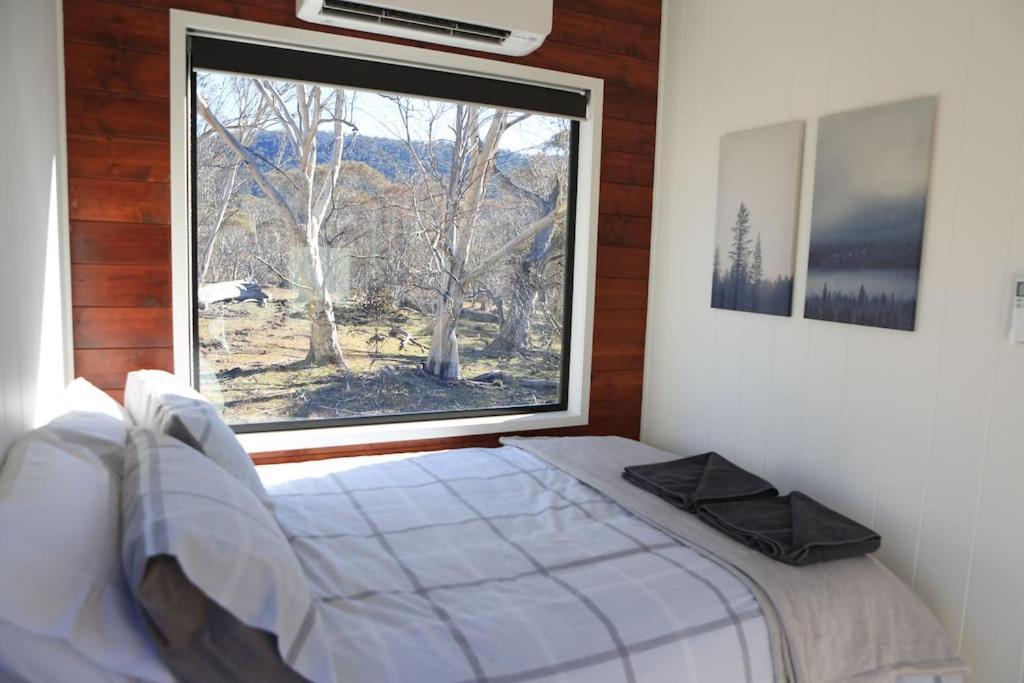 Big Yard Escapes - Two Off-Grid Tiny Houses On The Mowamba River Jindabyne Eksteriør billede